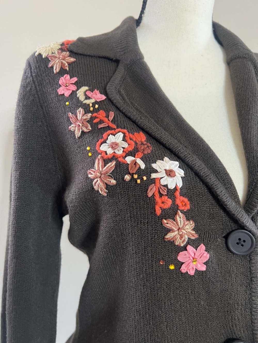 🐻🐌🍑🚚Brown Floral Embroidered Knit Sweater - Picture 4 of 7